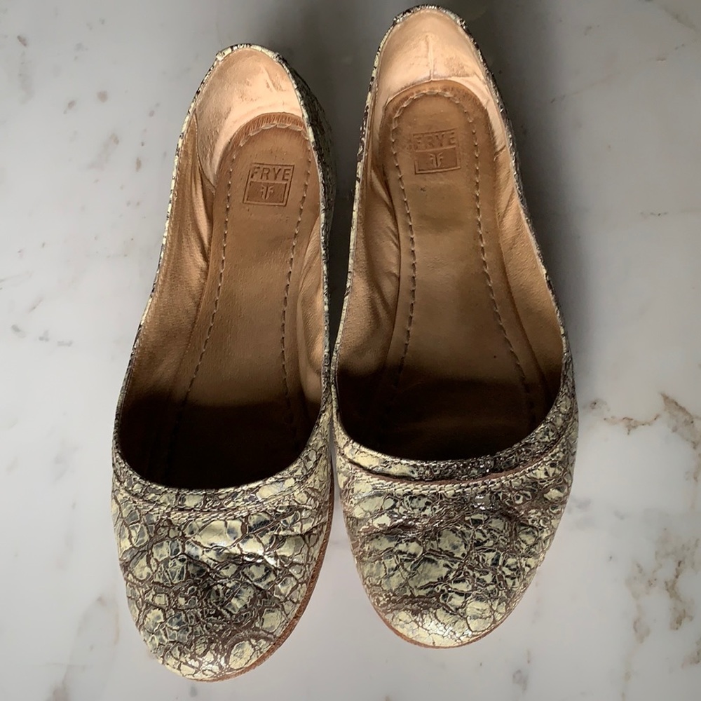 FRYE flats - sz7 Gently worn and very comfortable